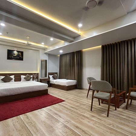 Hotel Holiday Icon ทวารกา ภายนอก รูปภาพ