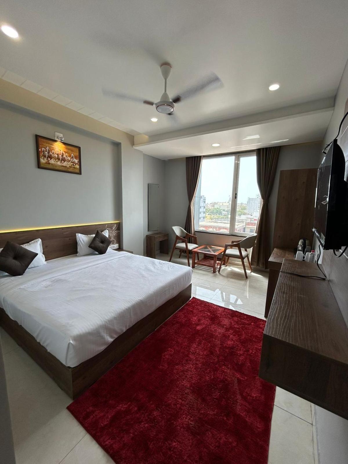 Hotel Holiday Icon ทวารกา ภายนอก รูปภาพ