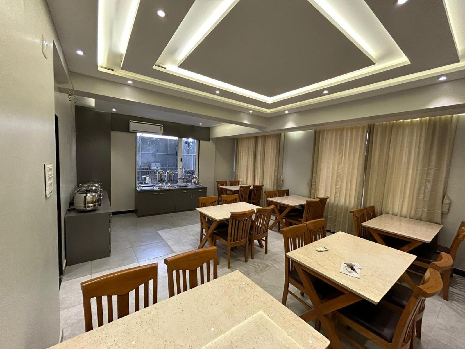 Hotel Holiday Icon ทวารกา ภายนอก รูปภาพ